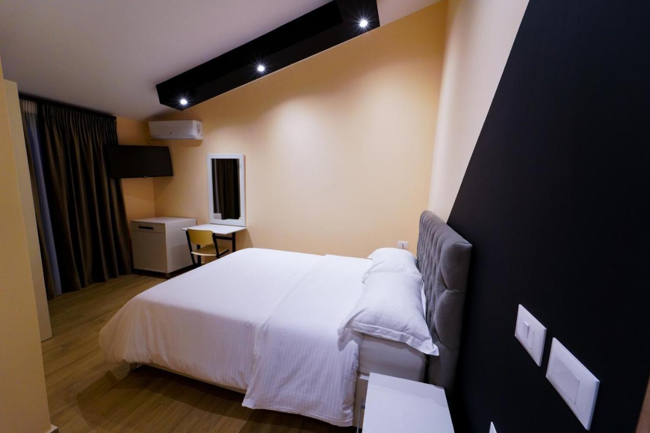 Sr99 Hotel 티라나 외부 사진