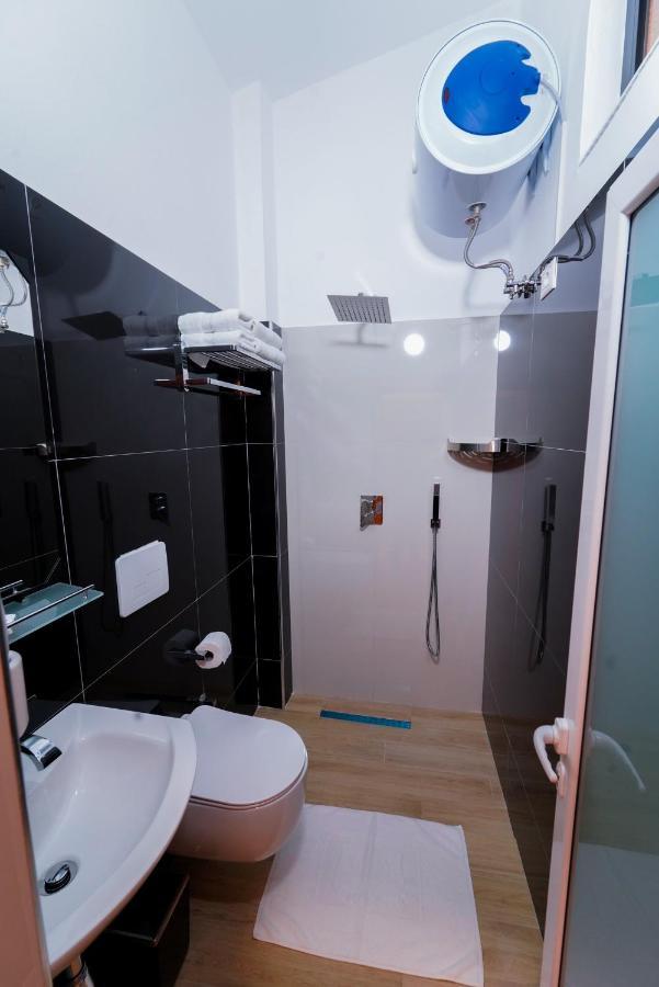 Sr99 Hotel 티라나 외부 사진