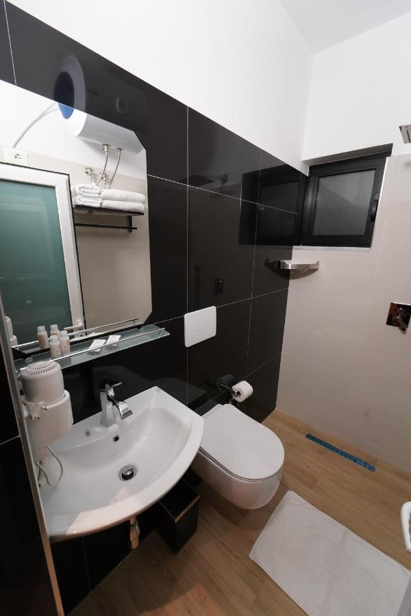 Sr99 Hotel 티라나 외부 사진