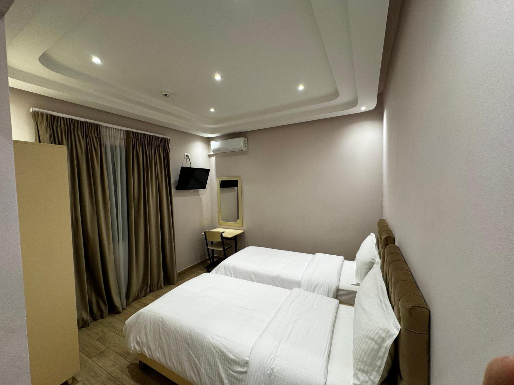 Sr99 Hotel 티라나 외부 사진